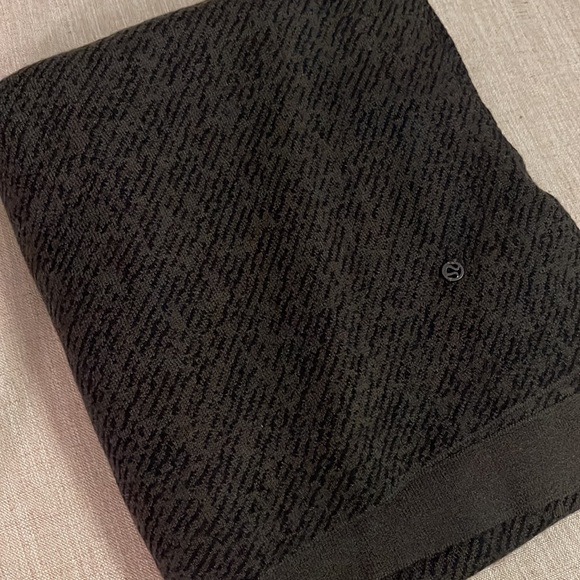 Lululemon scarf - Picture 5 of 5